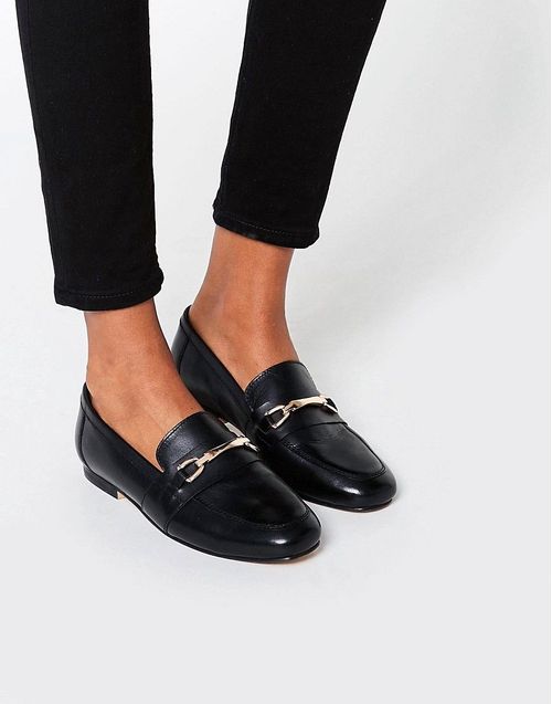 Women Black Leather Loafer IN22325325