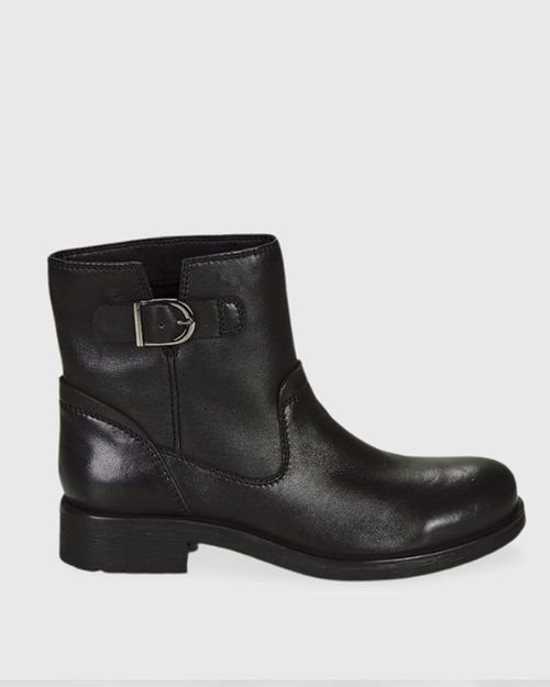 Women Black Leather Boot IN21116116