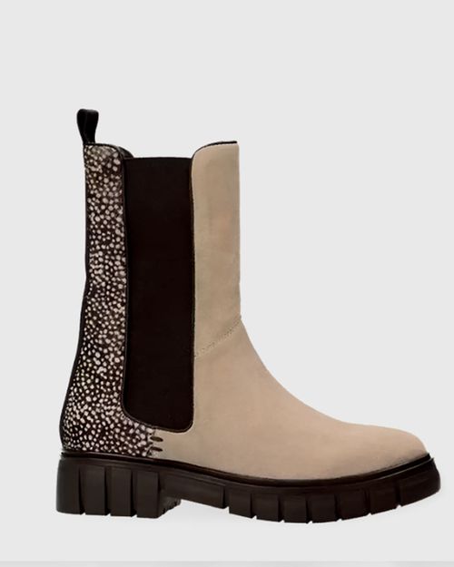 Women Beige Suede Boot IN21194194