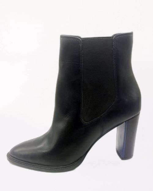 Women Black Leather Boot IN22426426