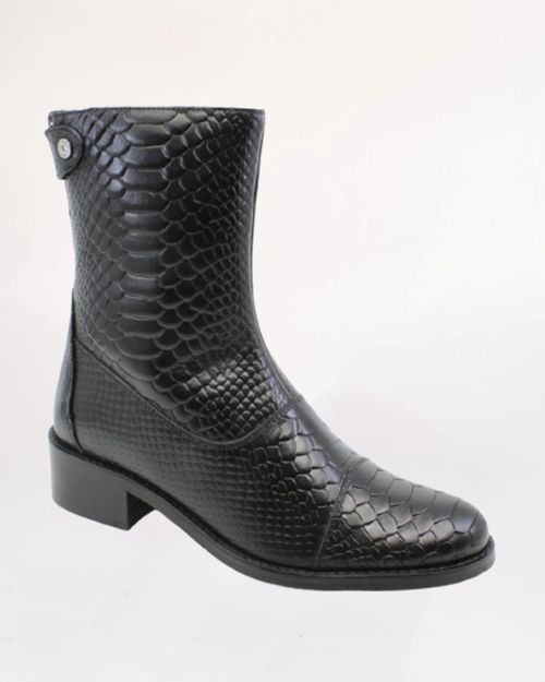 Women Black Leather Boot IN22491491