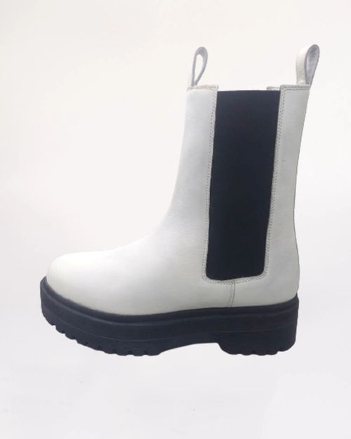 Women White Leather Boot IN22500500